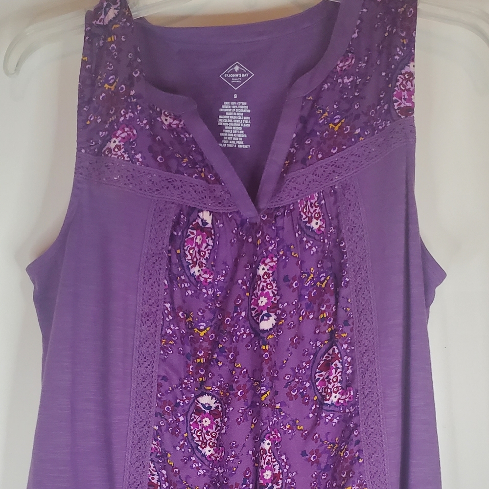 Womans sleeveless blouse